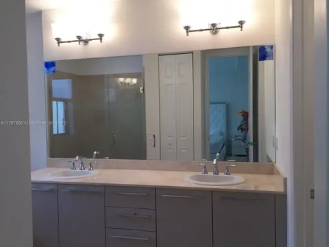 5189 NW 85th Avenue Miami FL 33166