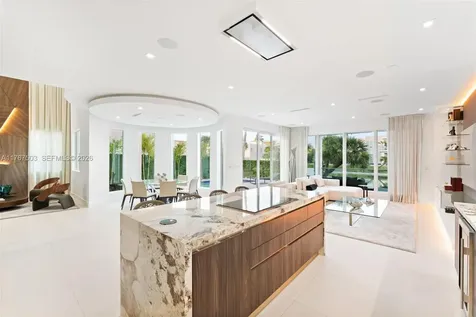 10561 NW 67th Terrace Doral FL 33178