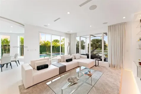 10561 NW 67th Terrace Doral FL 33178