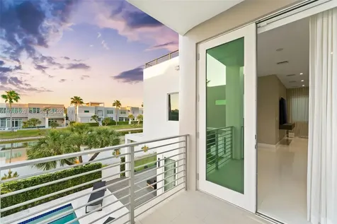 10561 NW 67th Terrace Doral FL 33178