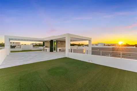 10561 NW 67th Terrace Doral FL 33178