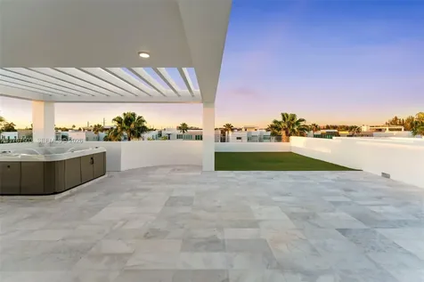 10561 NW 67th Terrace Doral FL 33178