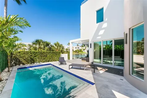 10561 NW 67th Terrace Doral FL 33178
