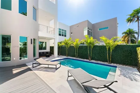 10561 NW 67th Terrace Doral FL 33178