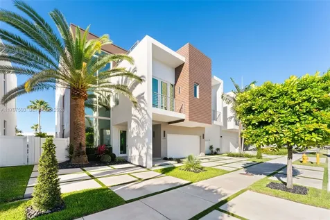 10561 NW 67th Terrace Doral FL 33178