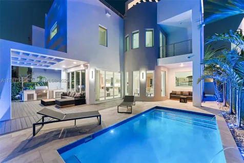 10561 NW 67th Terrace Doral FL 33178