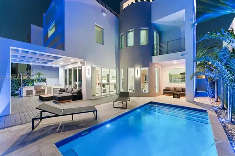 10561 NW 67th Terrace Doral FL 33178