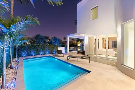10561 NW 67th Terrace Doral FL 33178