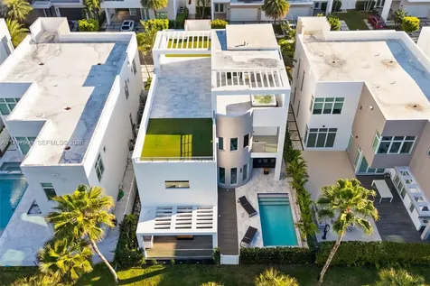 10561 NW 67th Terrace Doral FL 33178