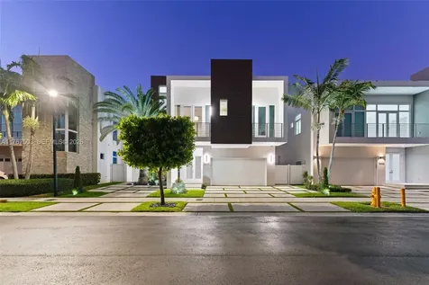 10561 NW 67th Terrace Doral FL 33178