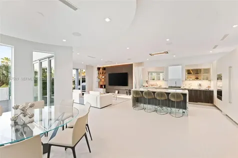 10561 NW 67th Terrace Doral FL 33178