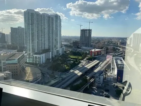 100 SE 2 Street Miami FL 33131