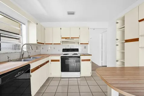 14621 S Beckley Square Davie FL 33325