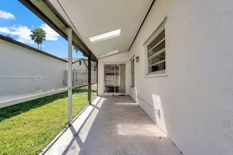 14621 S Beckley Square Davie FL 33325