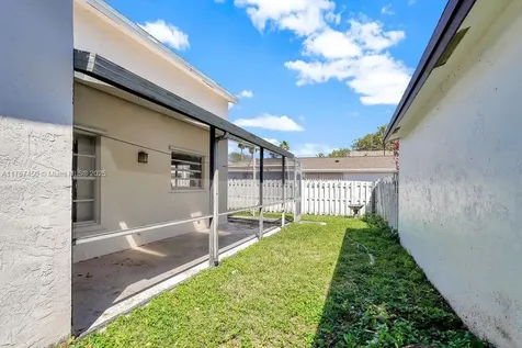 14621 S Beckley Square Davie FL 33325
