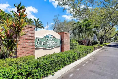 14621 S Beckley Square Davie FL 33325