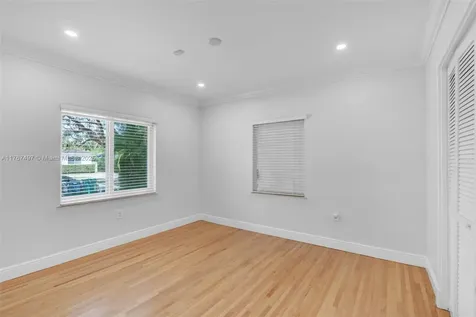 5736 SW 31st Street Miami FL 33155