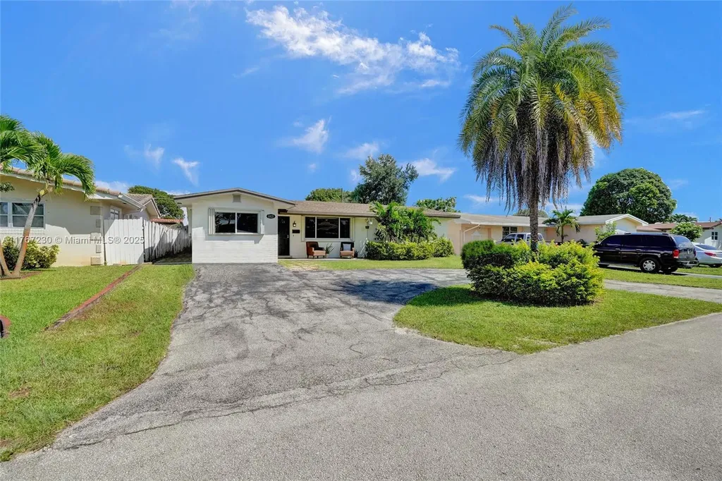 8821 NW 11th Street Pembroke Pines FL 33024