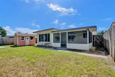 8821 NW 11th Street Pembroke Pines FL 33024