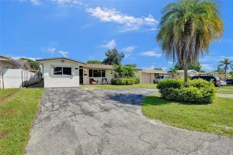 8821 NW 11th Street Pembroke Pines FL 33024