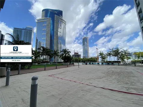 888 Biscayne Boulevard Miami FL 33132
