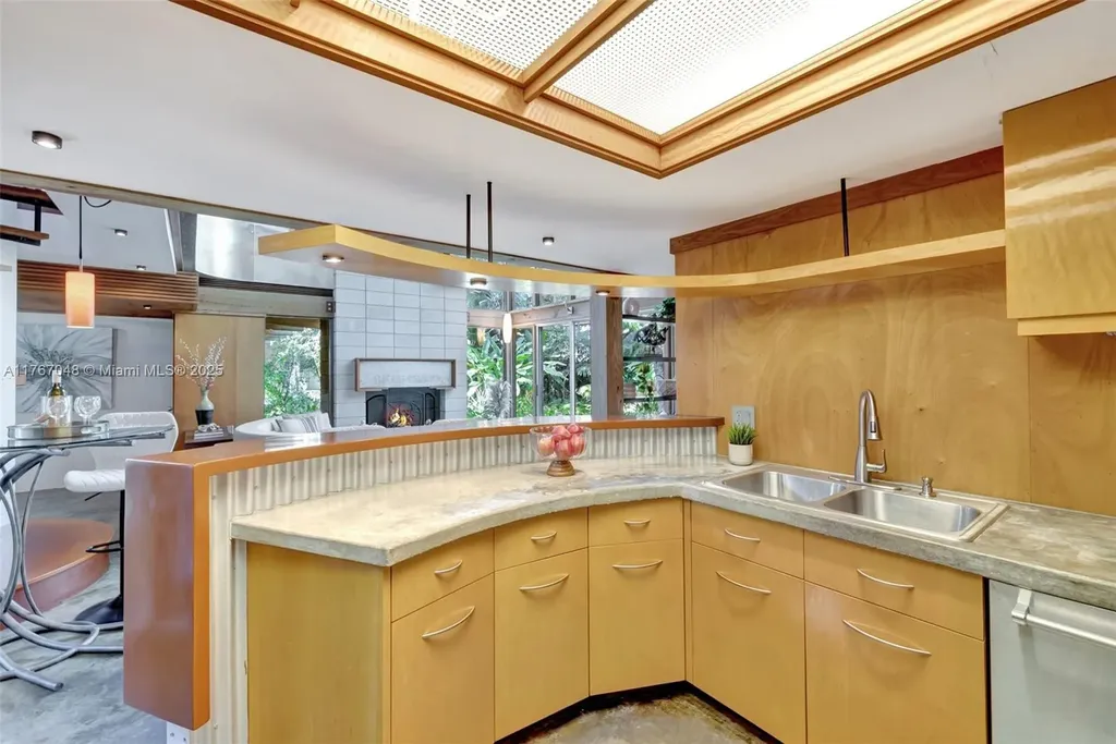 2410 SW 29th Way Fort Lauderdale FL 33312