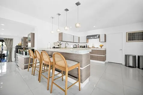 1098 Hunting Lodge Drive Miami Springs FL 33166