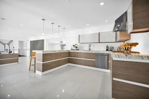 1098 Hunting Lodge Drive Miami Springs FL 33166