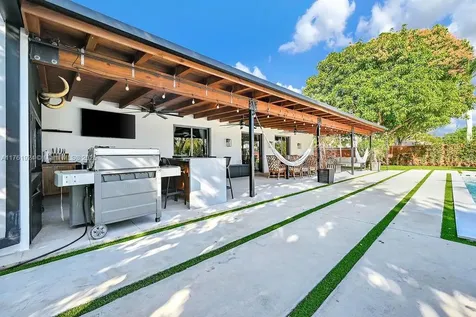 1098 Hunting Lodge Drive Miami Springs FL 33166