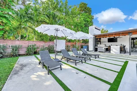 1098 Hunting Lodge Drive Miami Springs FL 33166