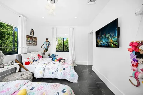 1098 Hunting Lodge Drive Miami Springs FL 33166