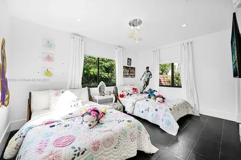 1098 Hunting Lodge Drive Miami Springs FL 33166