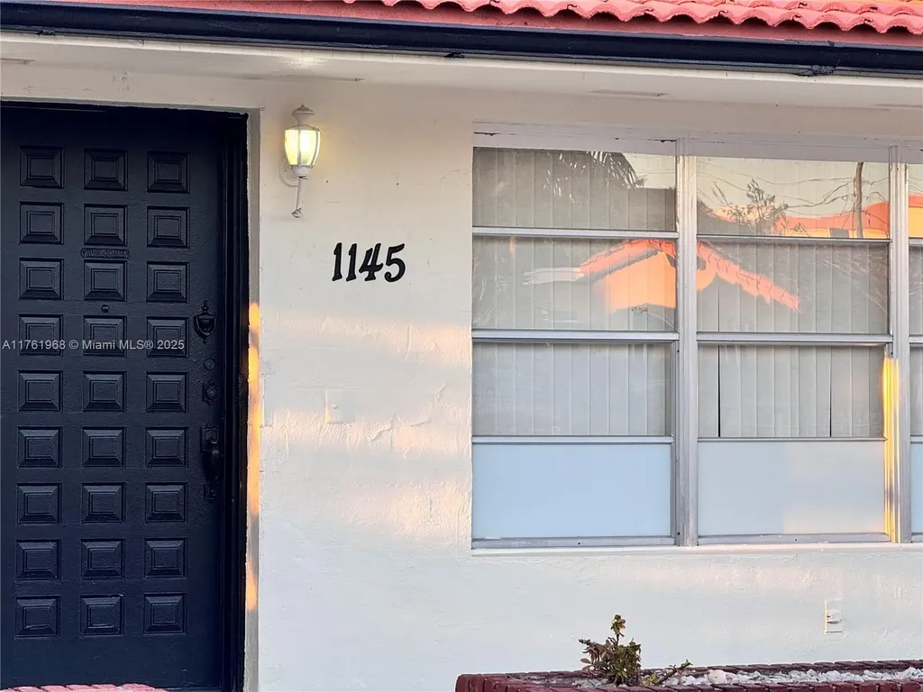 1145 W 70th Place Hialeah FL 33014