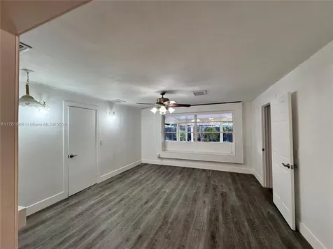 1145 W 70th Place Hialeah FL 33014