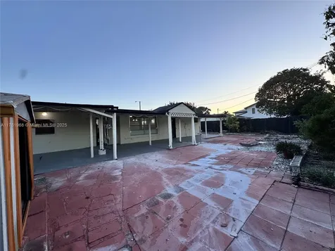 1145 W 70th Place Hialeah FL 33014
