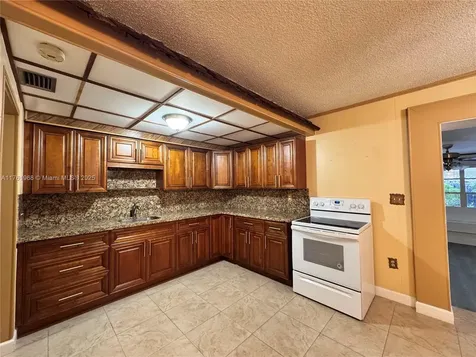 1145 W 70th Place Hialeah FL 33014