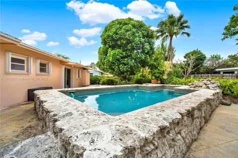 9105 SW 179th Street Palmetto Bay FL 33157