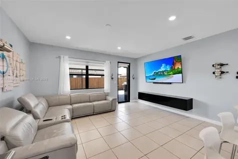 2594 SE 2nd Street Homestead FL 33033