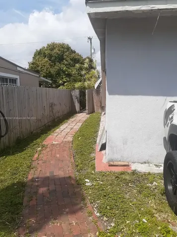 625 E 28th Street Hialeah FL 33013