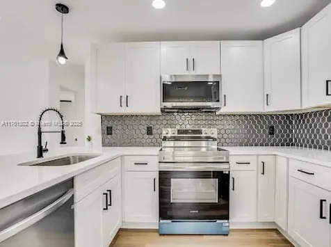 404 SW 4th Terrace Hallandale Beach FL 33009