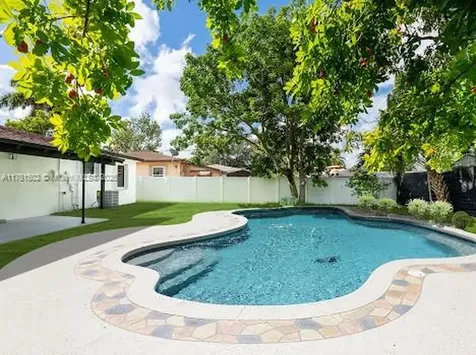 404 SW 4th Terrace Hallandale Beach FL 33009