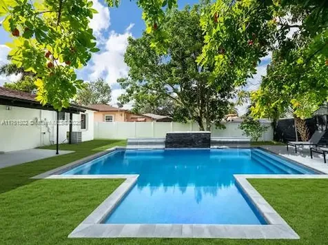 404 SW 4th Terrace Hallandale Beach FL 33009