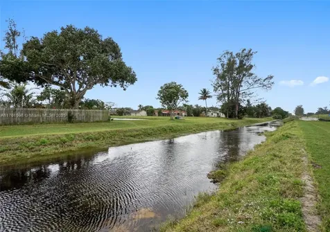 5076 Arbor Glen Circle Lake Worth FL 33463