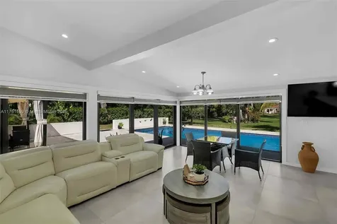 8735 SW 118th Street Miami FL 33176