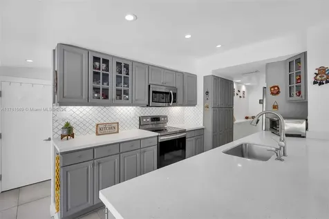 8735 SW 118th Street Miami FL 33176