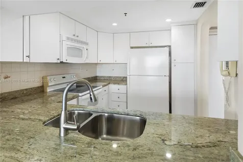 2555 Collins Avenue Miami Beach FL 33140