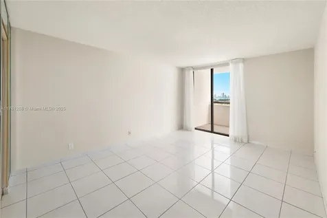 2555 Collins Avenue Miami Beach FL 33140