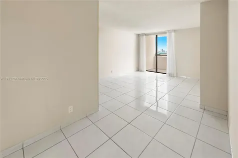 2555 Collins Avenue Miami Beach FL 33140