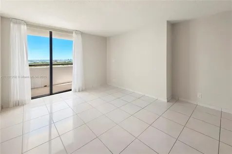 2555 Collins Avenue Miami Beach FL 33140