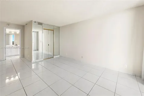 2555 Collins Avenue Miami Beach FL 33140